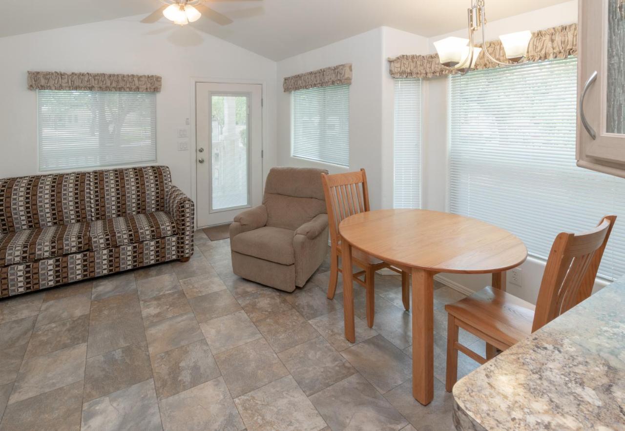 Austin Lone Star Rv Resort Esterno foto